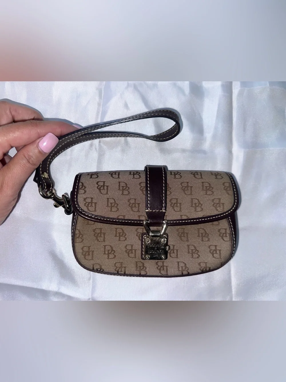 Vintage Dooney & Bourke Wristlet!